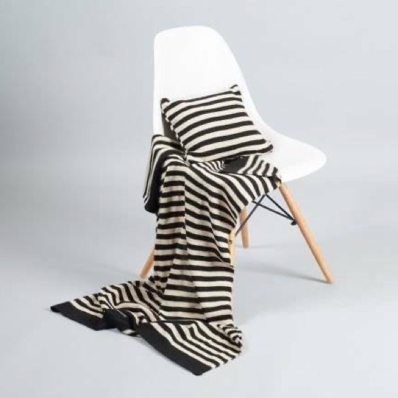 Jack+Lucy Pillow and Blanket Set NWT - Picture 1 of 3